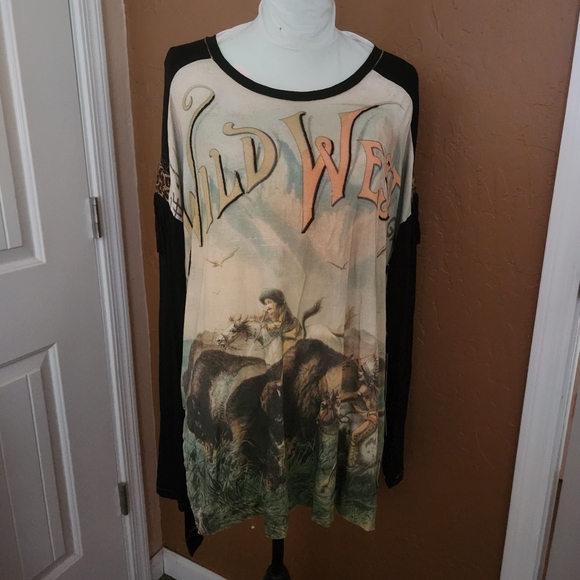 Double D Ranch Tops - Double D Ranch Black Long-Sleeve Wild West Graphic Tunic